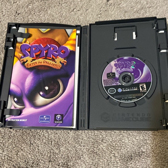 Nintendo GameCube Spyro Enter the Dragonfly + Strategy Guide! Case, Disc - Picture 4 of 7